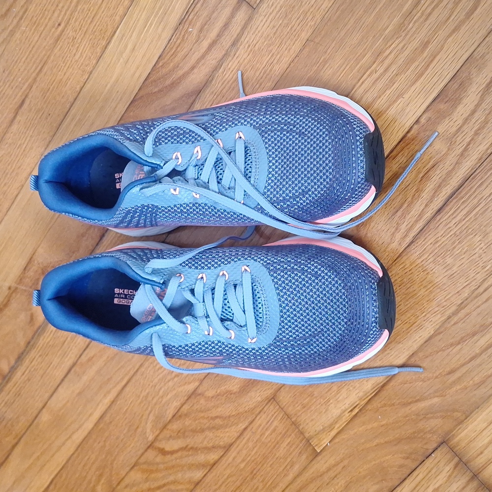 Sketchers Sneakers